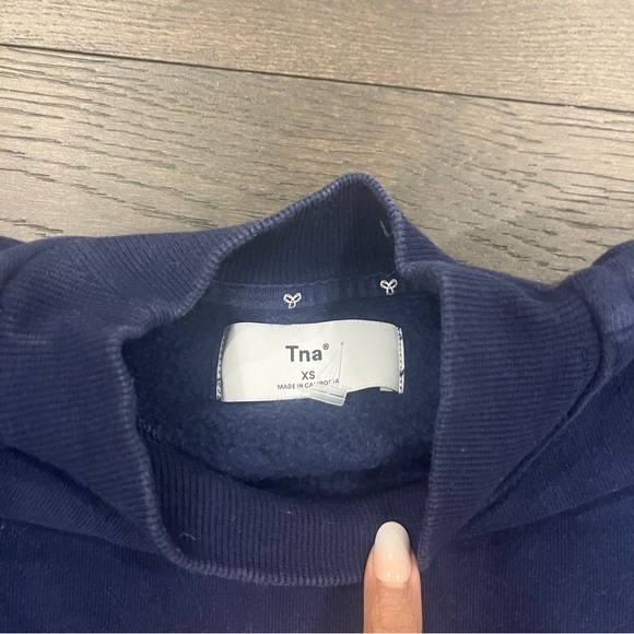 Aritzia TNA Cozy Fleece Cropped Sweatshirt - Picture 3 of 3